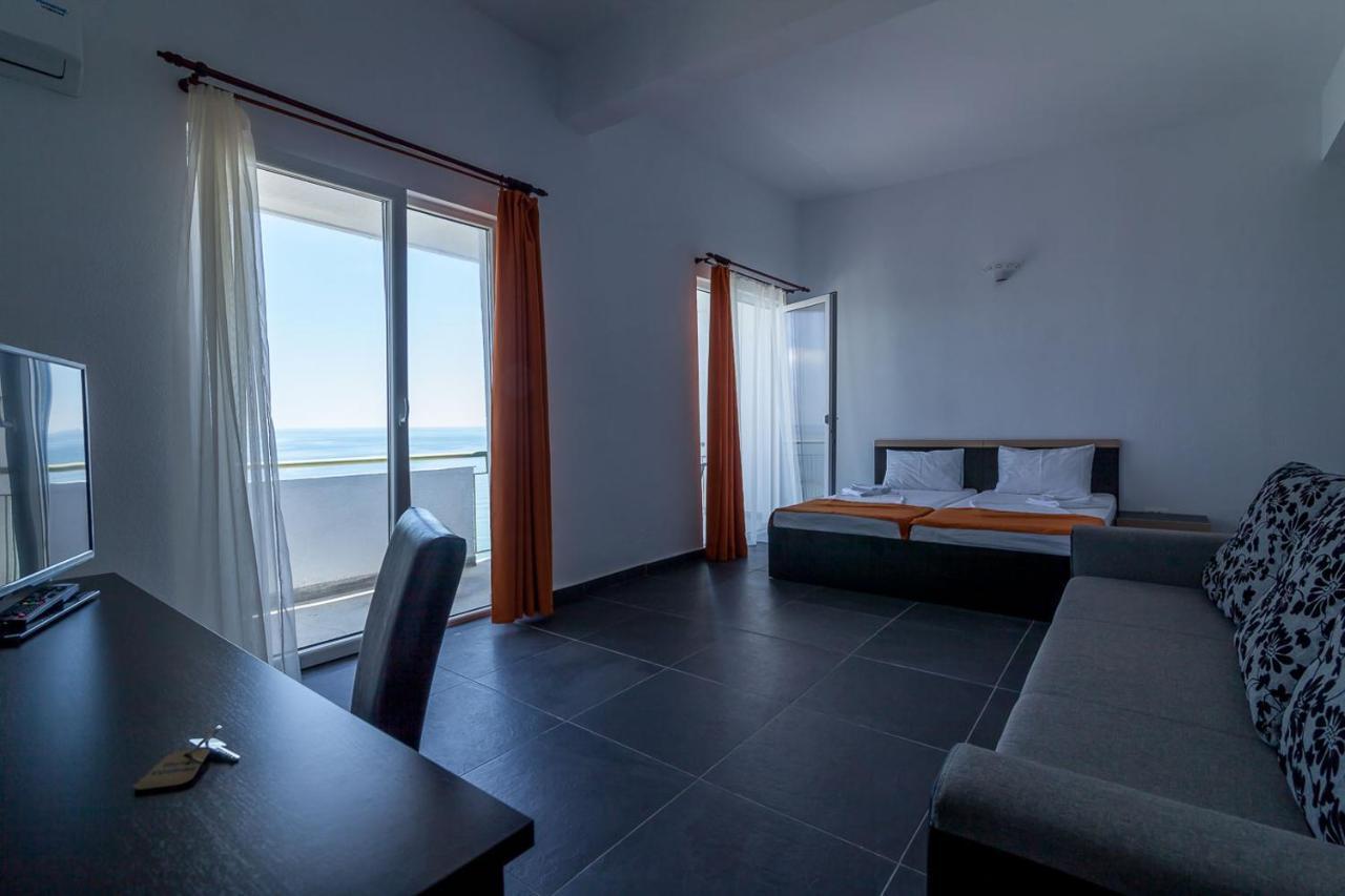 Hotel Cosmos เอโฟรีเอซูด ภายนอก รูปภาพ