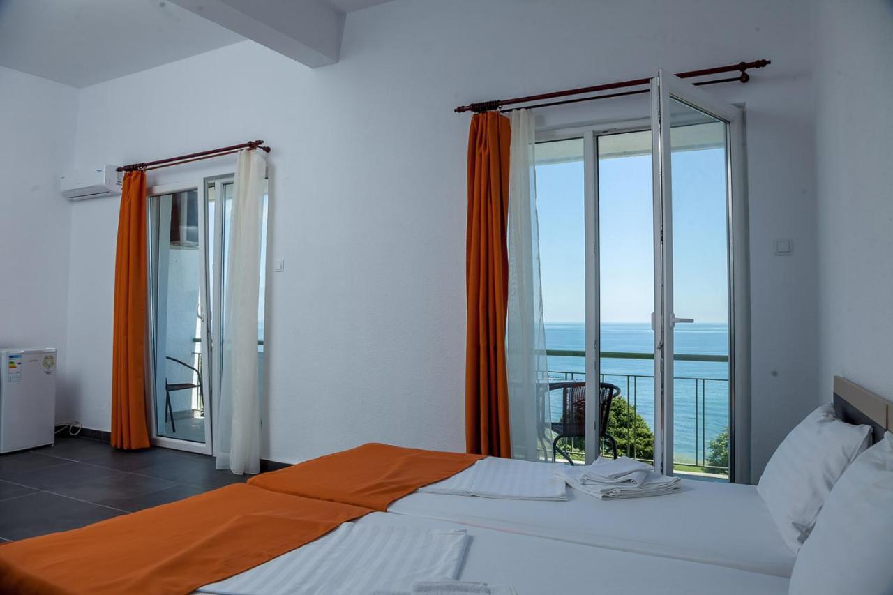 Hotel Cosmos เอโฟรีเอซูด ภายนอก รูปภาพ