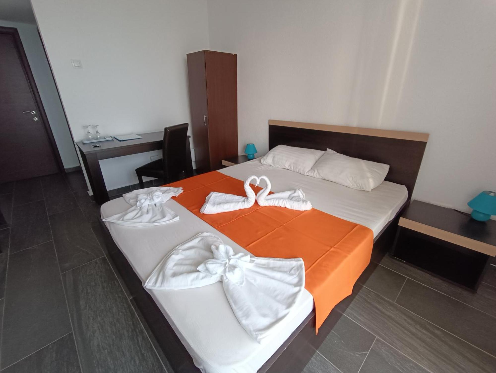 Hotel Cosmos เอโฟรีเอซูด ภายนอก รูปภาพ