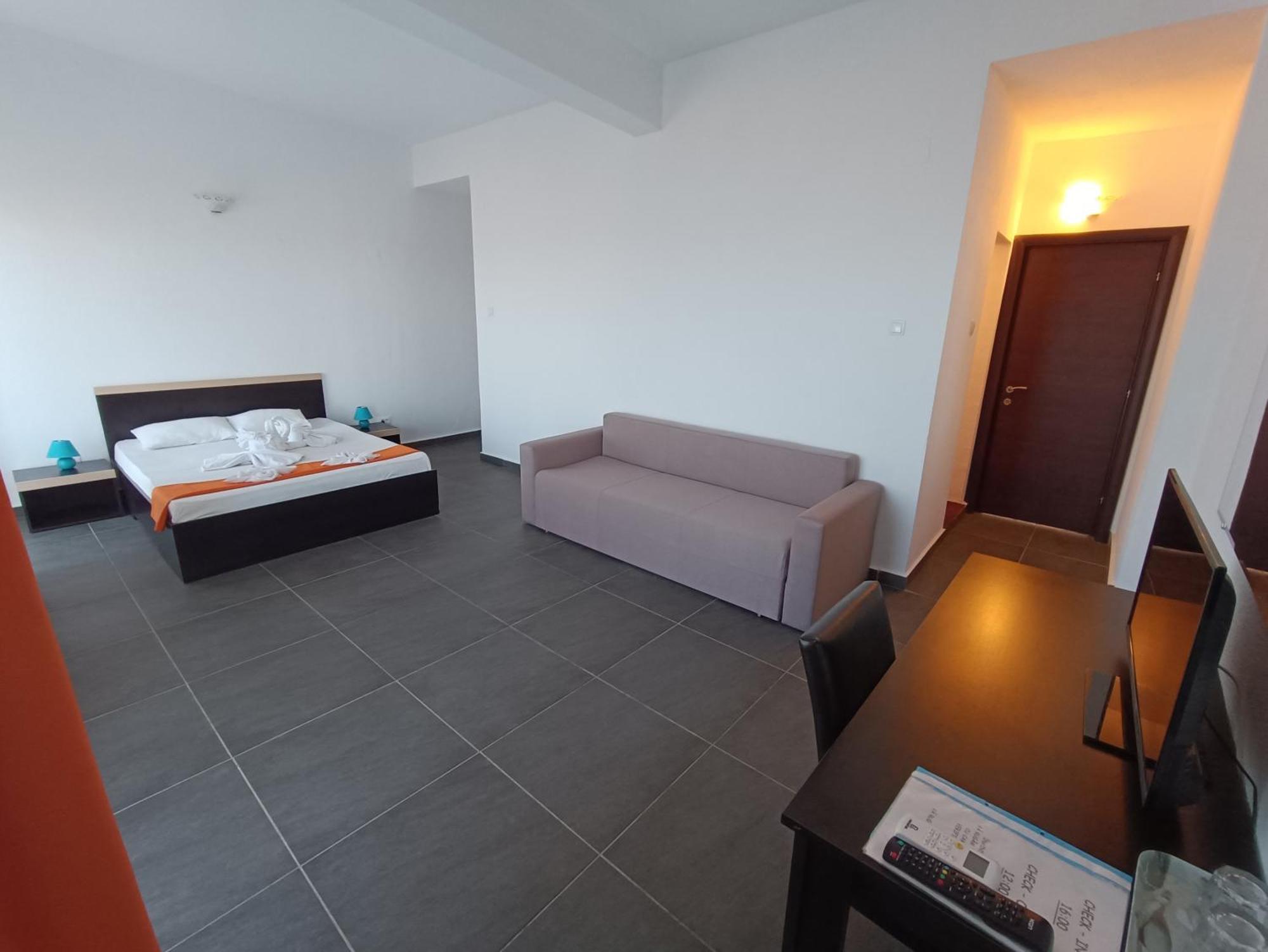 Hotel Cosmos เอโฟรีเอซูด ภายนอก รูปภาพ