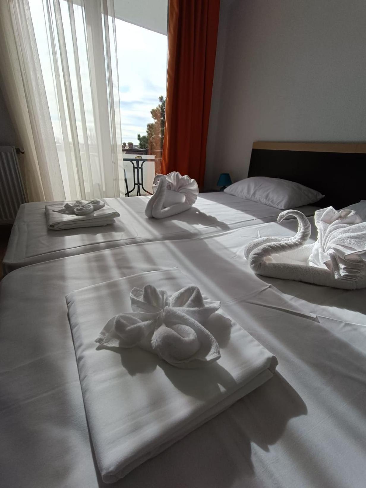 Hotel Cosmos เอโฟรีเอซูด ภายนอก รูปภาพ