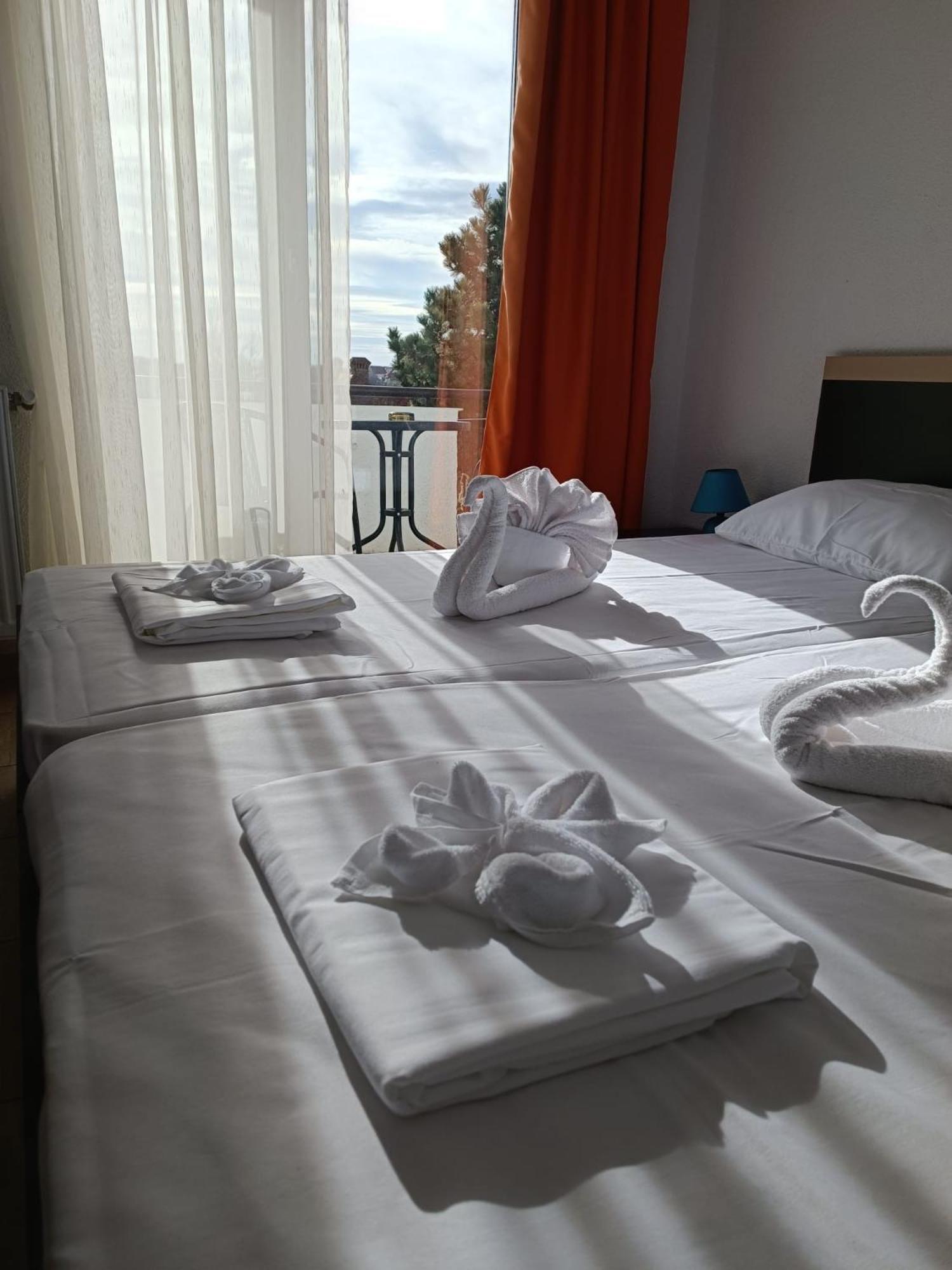 Hotel Cosmos เอโฟรีเอซูด ภายนอก รูปภาพ