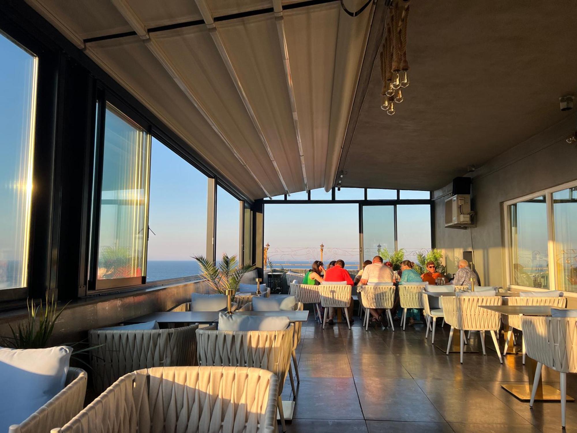 Hotel Cosmos เอโฟรีเอซูด ภายนอก รูปภาพ