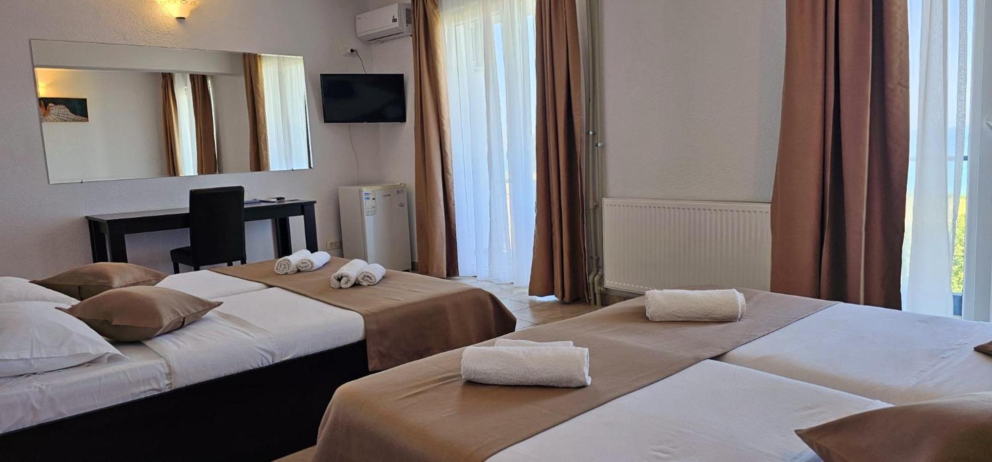 Hotel Cosmos เอโฟรีเอซูด ภายนอก รูปภาพ
